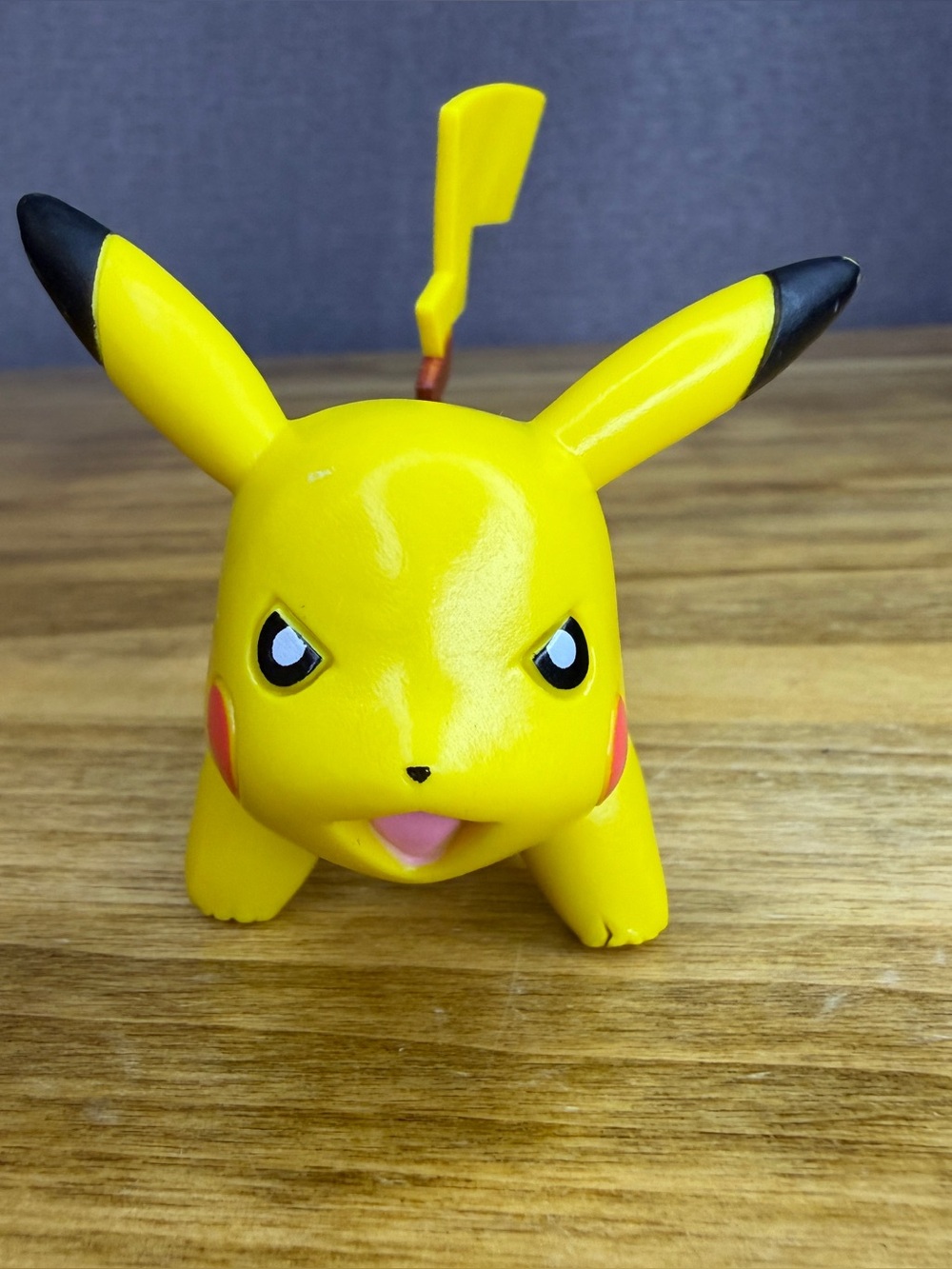 Pokémon Pikachu Figure 2011 JAKKS All Fours Pose, Yelling Expression Toy